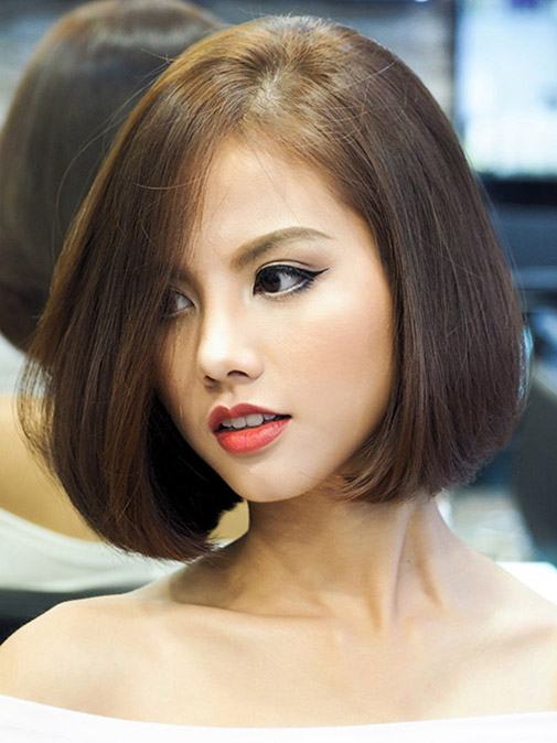 Nếu bạn đang tìm kiếm một kiểu tóc ngắn Hàn Quốc đầy phong cách và trẻ trung, thì đây chính là điểm đến của bạn. Những hình ảnh liên quan sẽ giúp bạn nhận biết được các kỹ thuật và phong cách thiết kế tóc của xứ sở kim chi, cũng như trải nghiệm vẻ đẹp của kiểu tóc ngắn Hàn Quốc.
