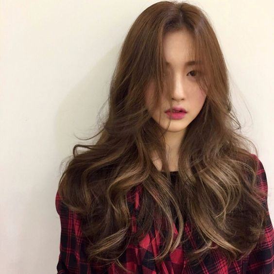 Bạn yêu thích mái tóc xoăn đài Hàn Quốc đầy quyến rũ và phong cách? Hãy nhấn vào hình ảnh để khám phá tất cả những kiểu tóc xoăn đài Hàn Quốc đẹp mê hồn, giúp bạn tự tin và thu hút mọi ánh nhìn.